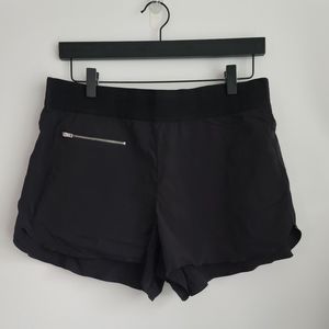 Athleta Trekkie Dolphin-Hem Short